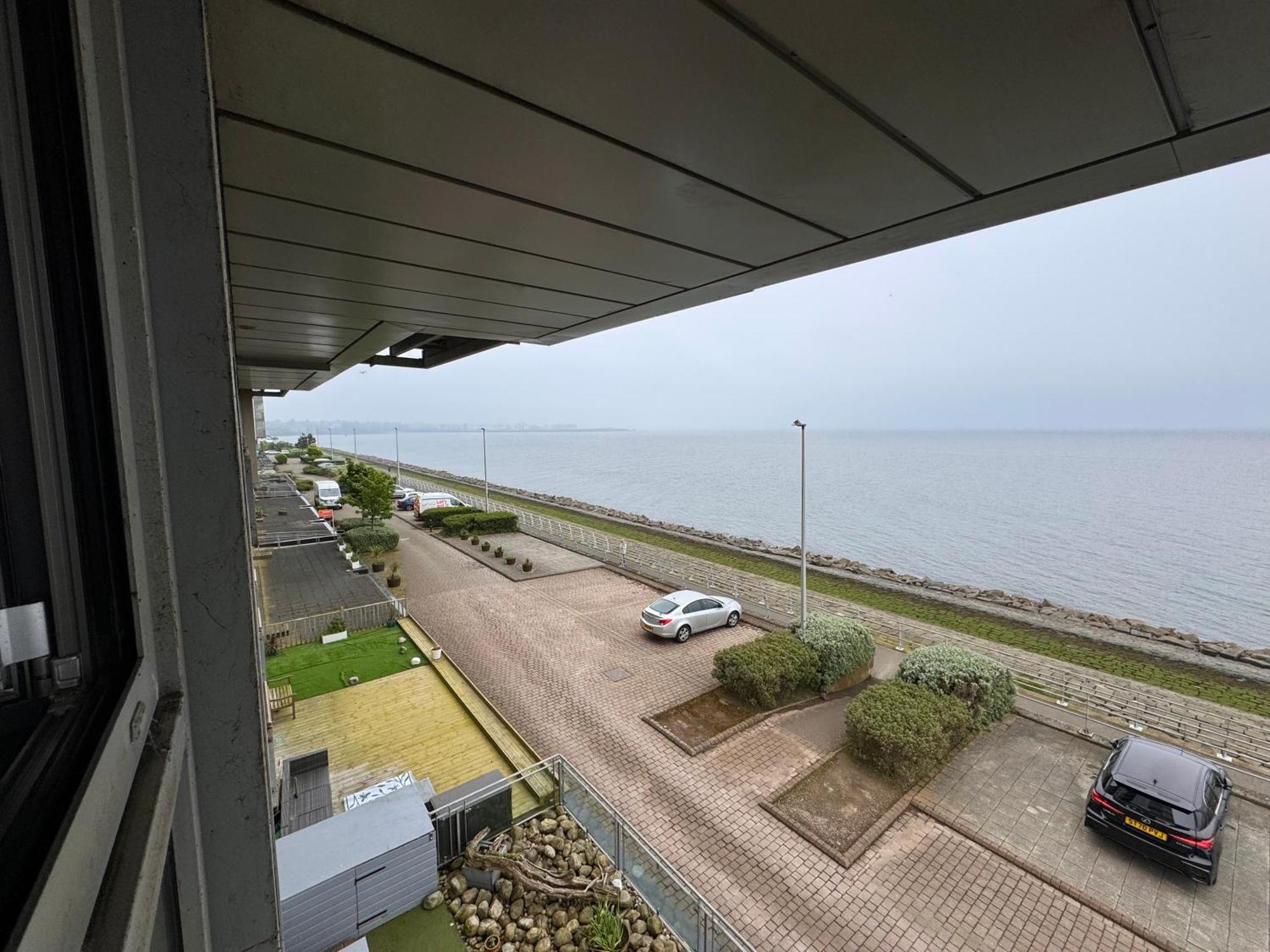 Ocean Park Apartments - Oceanfront - Free Parking And Fast Wifi Единбург Екстериор снимка