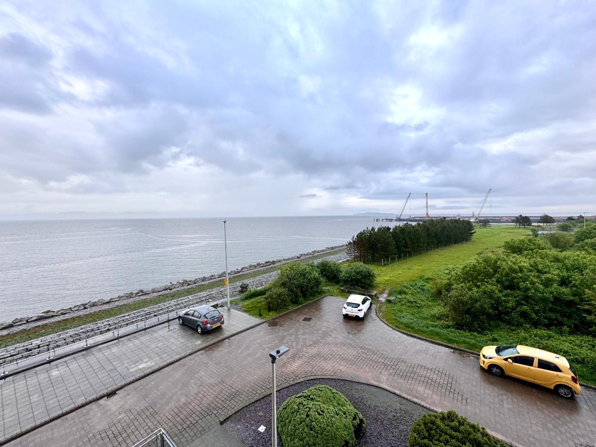 Ocean Park Apartments - Oceanfront - Free Parking And Fast Wifi Единбург Екстериор снимка