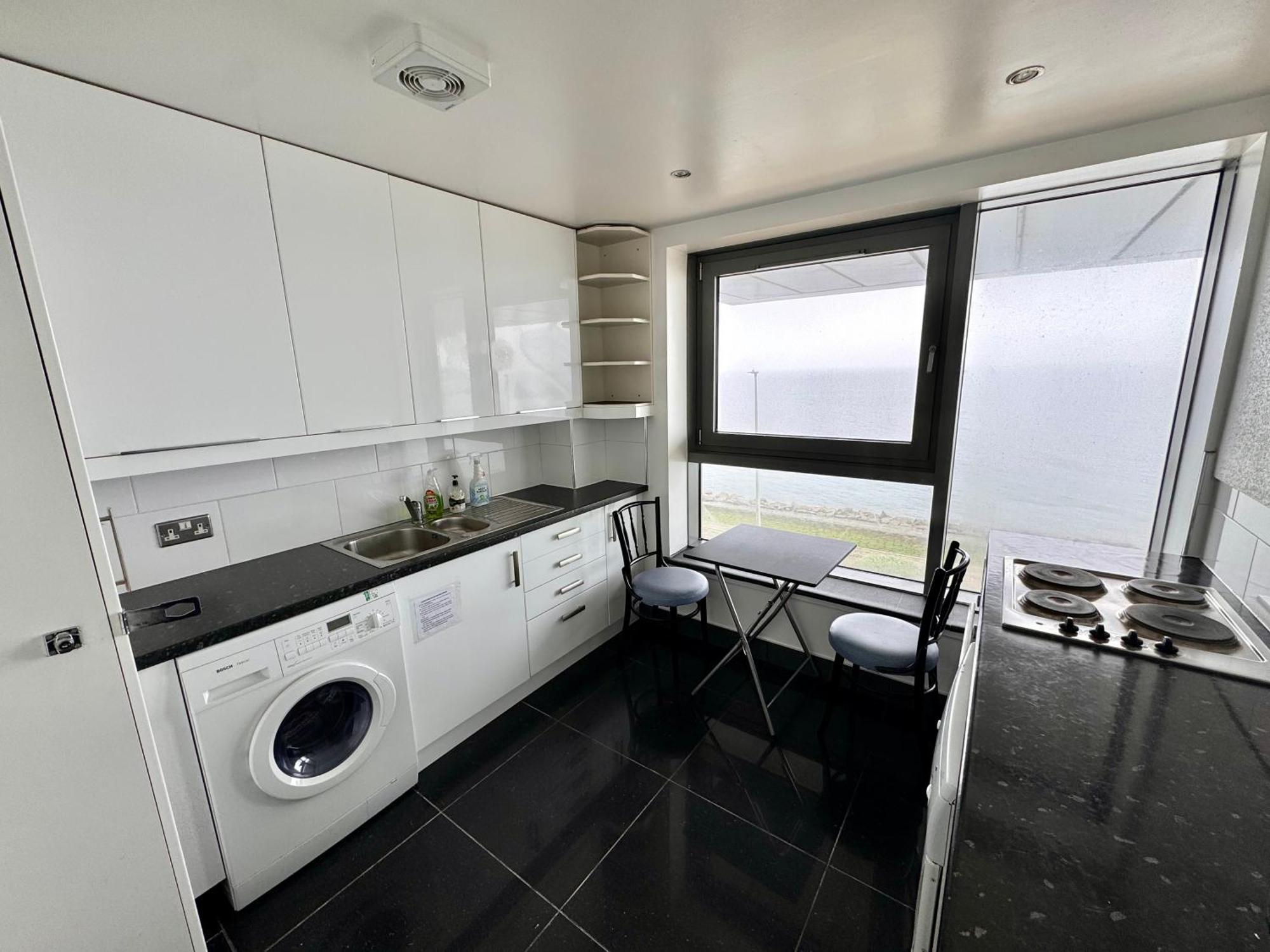 Ocean Park Apartments - Oceanfront - Free Parking And Fast Wifi Единбург Екстериор снимка