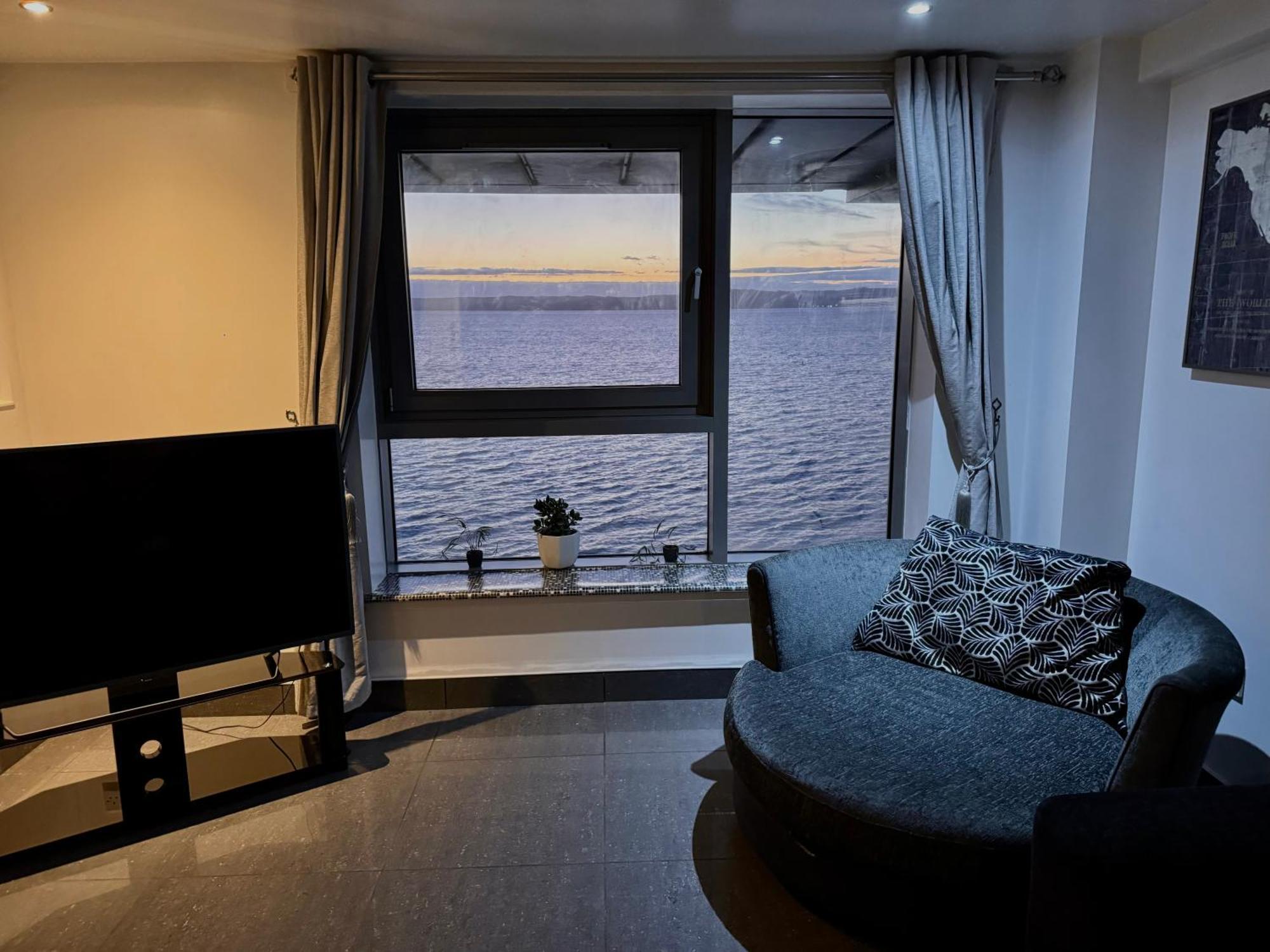 Ocean Park Apartments - Oceanfront - Free Parking And Fast Wifi Единбург Екстериор снимка
