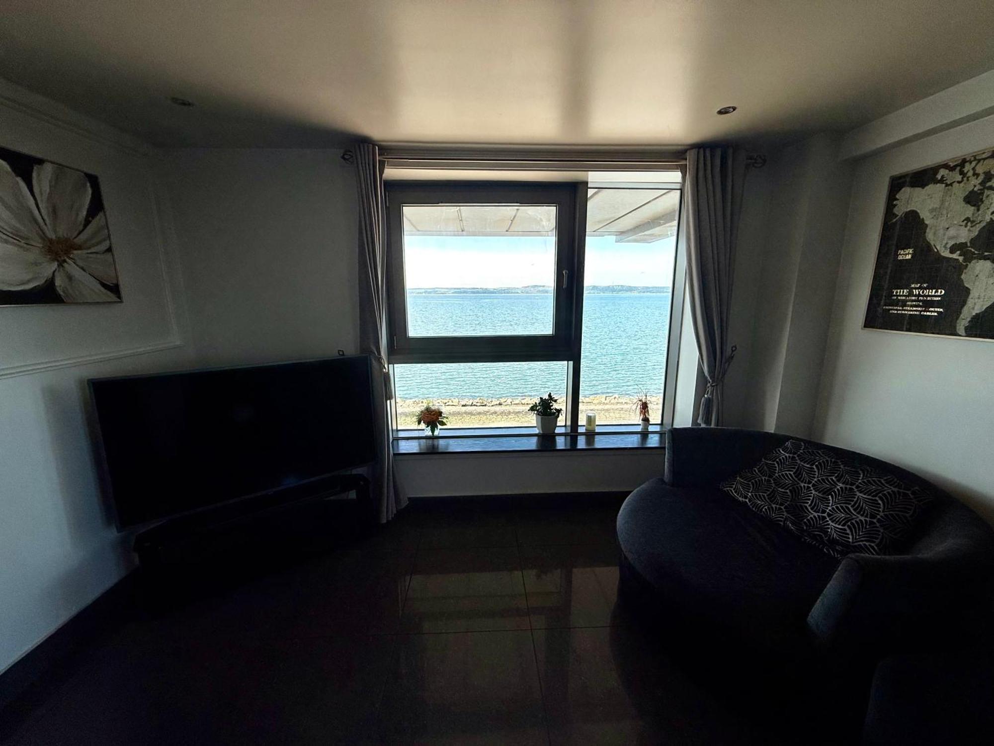Ocean Park Apartments - Oceanfront - Free Parking And Fast Wifi Единбург Екстериор снимка